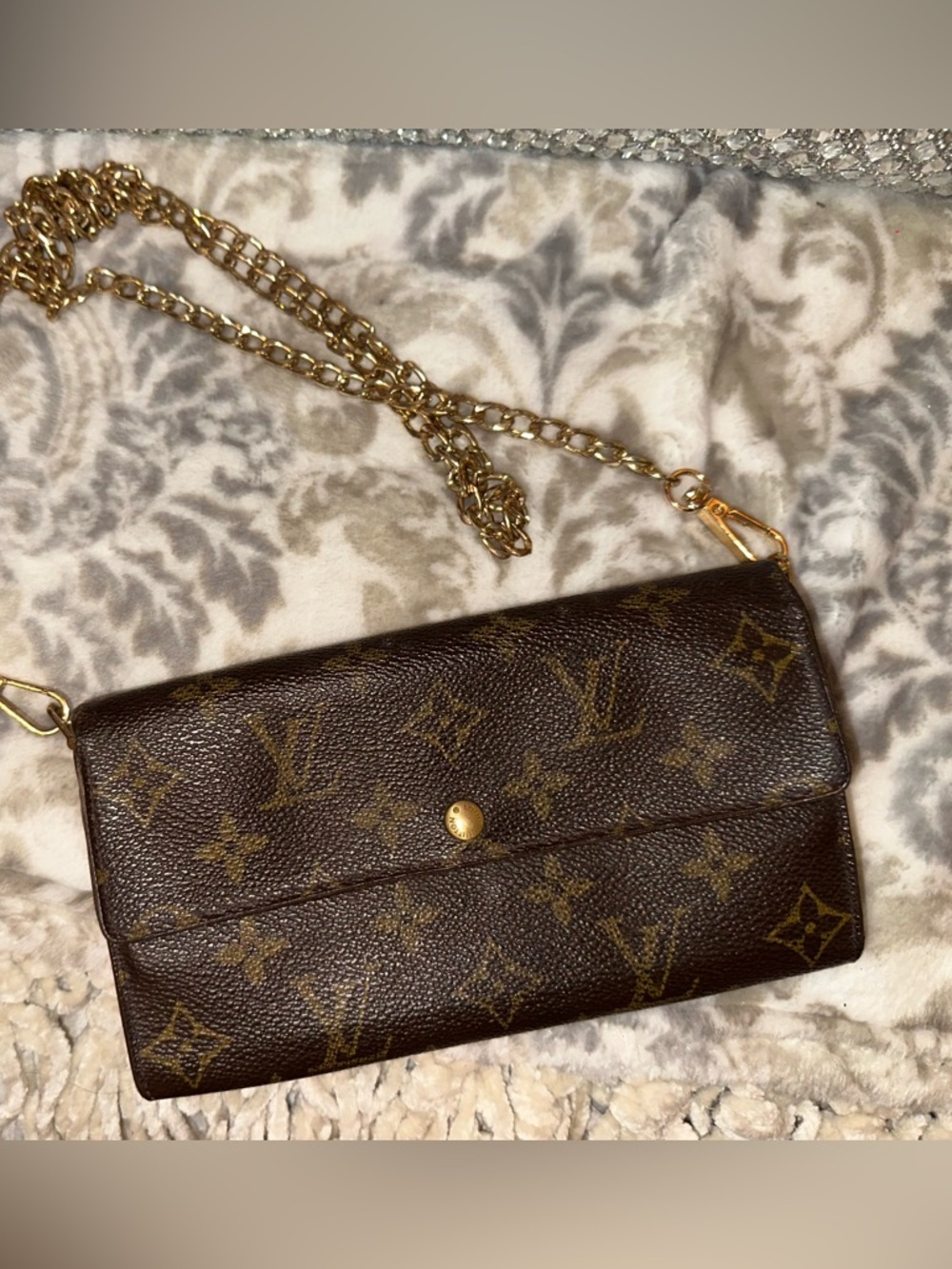 Louise Vuitton Wallet/Crossbody